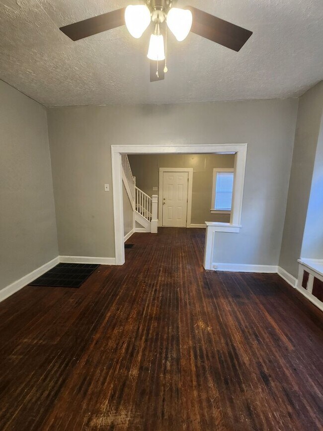 Foto del edificio - 2248 N Harding St