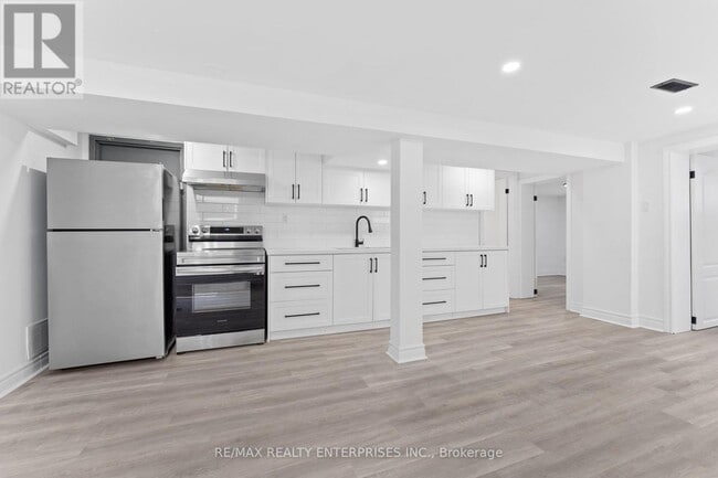 Building Photo - 3 Dallyn Cres