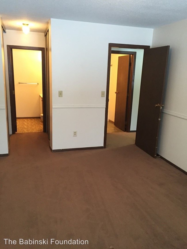 Building Photo - 2 br, 2 bath Apartment - 2300 W 9th St