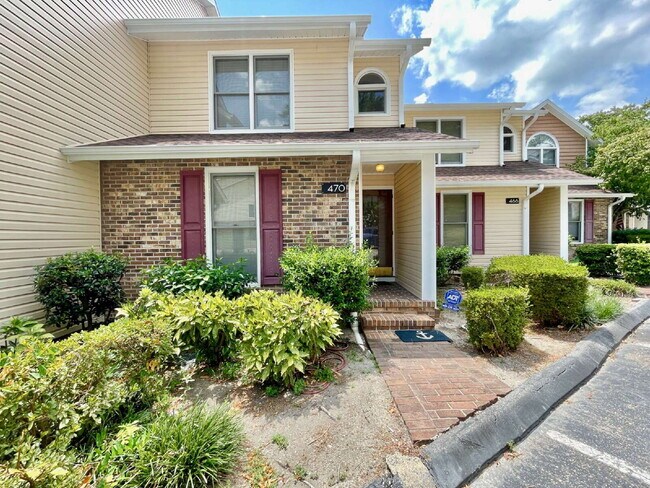 Foto del edificio - 3-Bed, 3-Bath Townhouse In Lands End