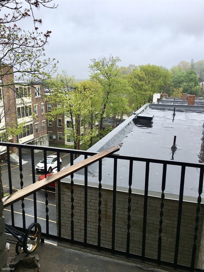 Foto del edificio - 3 br, 1 bath Apartment - 10 Vinal St Apt 6