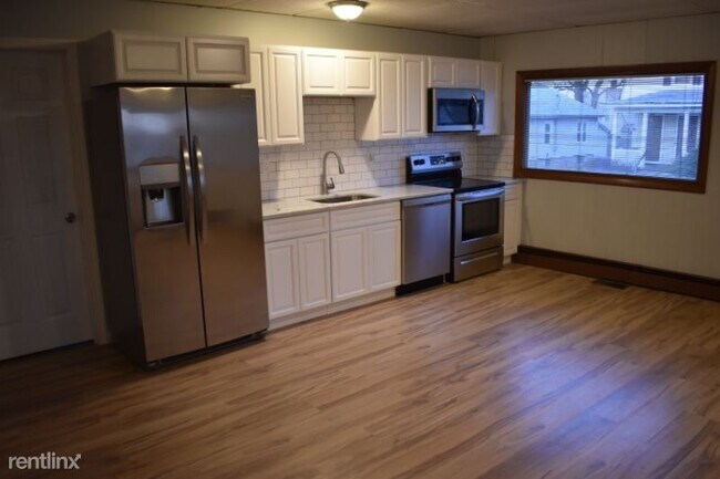 Foto del edificio - 225 Waterman Ave