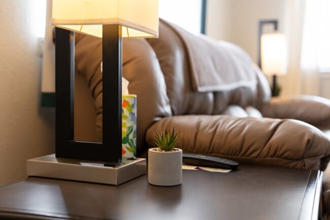 Building Photo - Hideaway House in Farmington, Executive Rental - Fully Furnished