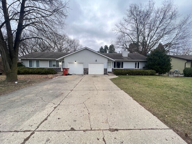 Foto del edificio - Three Bedroom Duplex in Rockford!