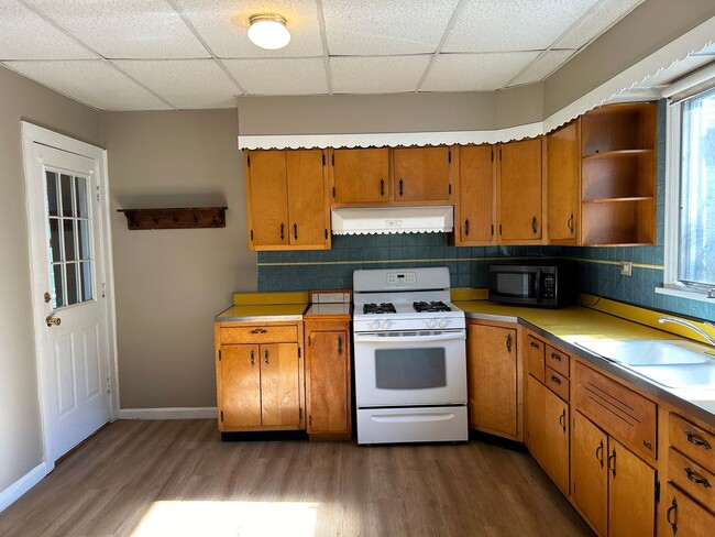 Building Photo - Beautiful Westside-Oswego 3 Bdrm Home. Kin...