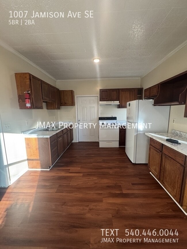 Foto del edificio - 1007 Jamison Ave SE