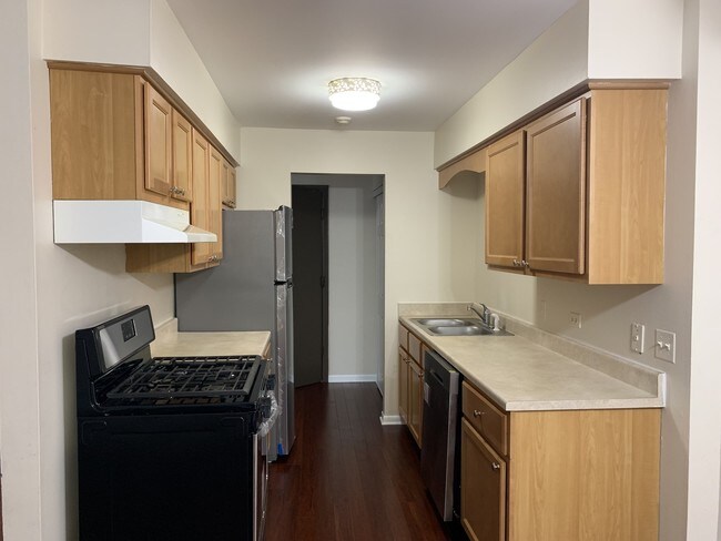 Building Photo - 49 W 66th St