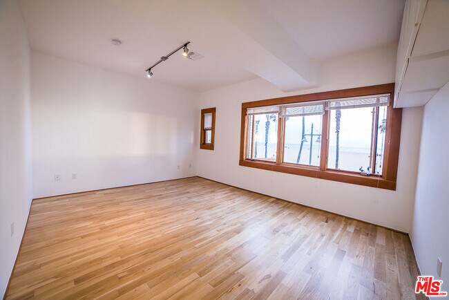 Foto del edificio - 8 Brooks Ave