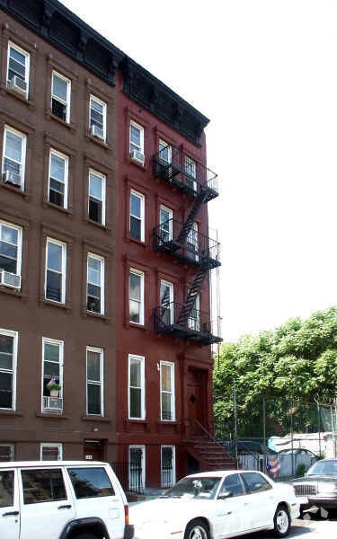 Primary Photo - 166 E 108th St