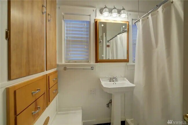 Foto del edificio - 4206 SW Dakota St