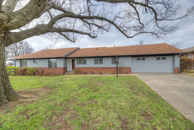 Building Photo - For Lease | Midtown Tulsa | 3 bed, 2 bath ...