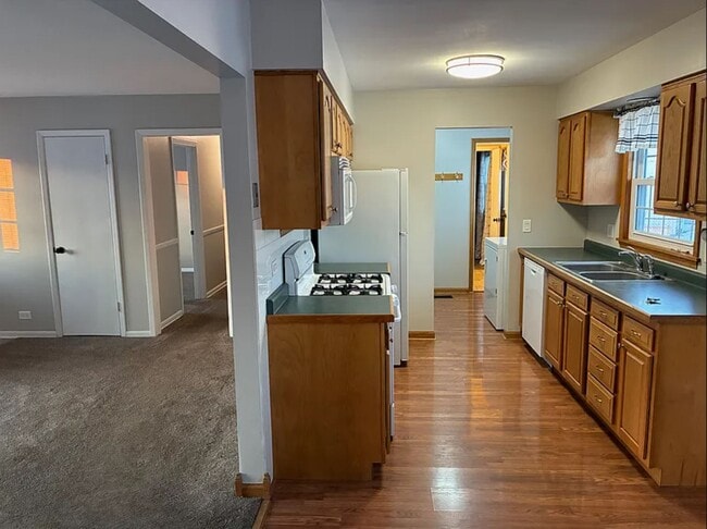 Building Photo - 228 Parkchester Rd