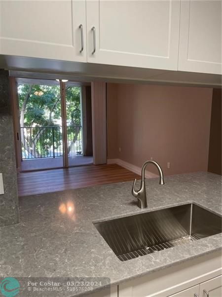 Foto del edificio - 4844 N State Rd 7