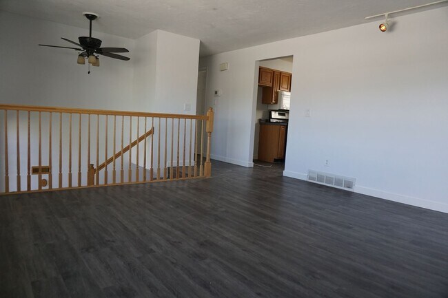 Building Photo - 4 Bedroom 2 Bath West Jordan Home