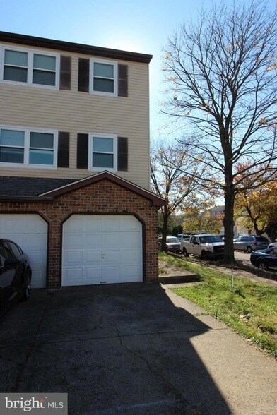 Foto del edificio - 13053 Blakeslee Dr