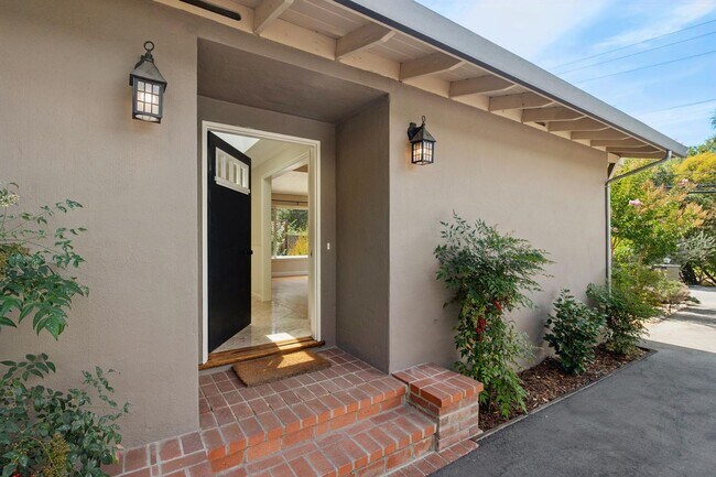 Building Photo - 309 Walsh Rd