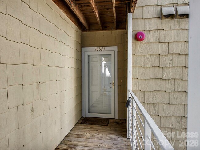Foto del edificio - 18521 Harborside Dr
