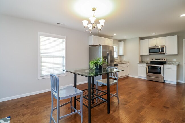 Foto del edificio - 436 Little Sycamore Ln