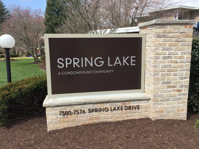 Foto del edificio - 7501 Spring Lake Dr