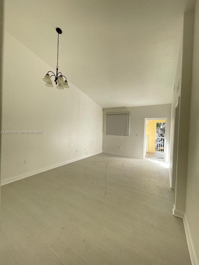 Building Photo - 2903 SE 17th Ave