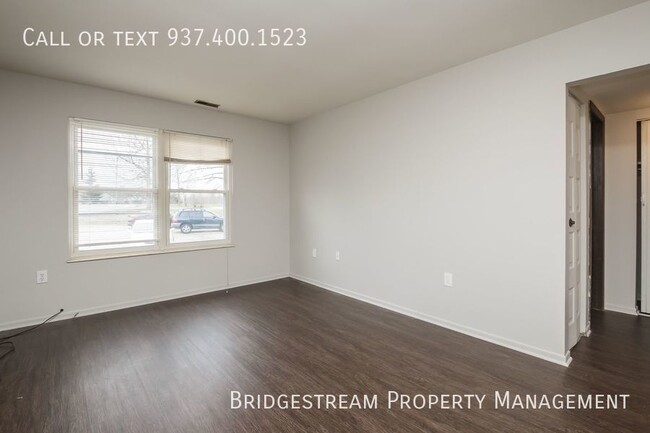 Foto del edificio - Upstairs 2 bedroom, 1.5 bath unit in Fairb...