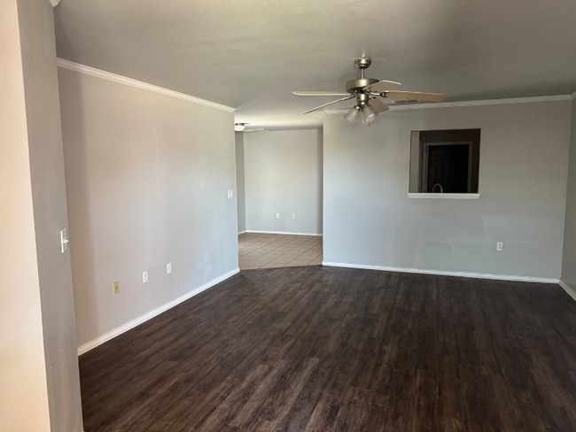 Building Photo - 501 N Brentwood Ave