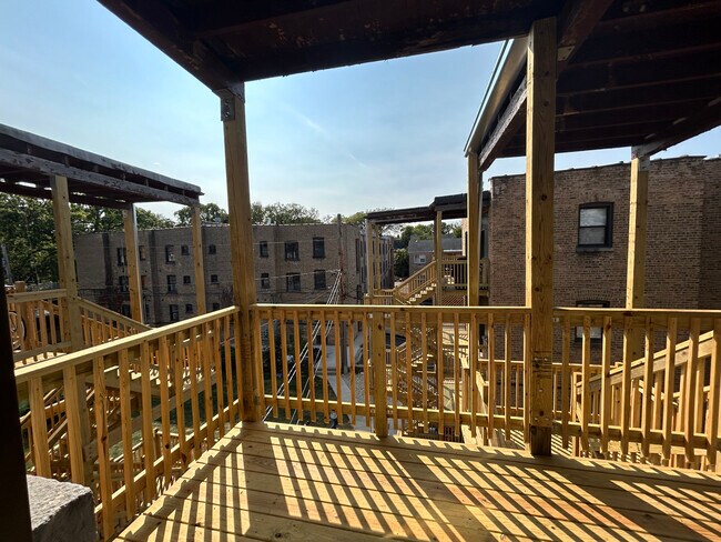 Building Photo - 1138 Maple Ave