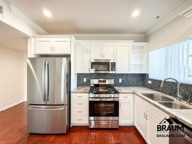 Foto del edificio - 332 S Virgil Ave