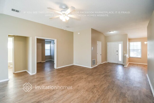 Foto del edificio - 8005 Weather Vane Dr