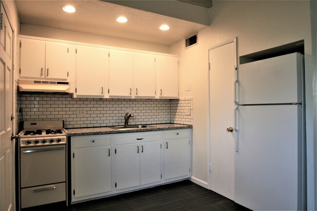 Kitchen - 610 E Drachman St