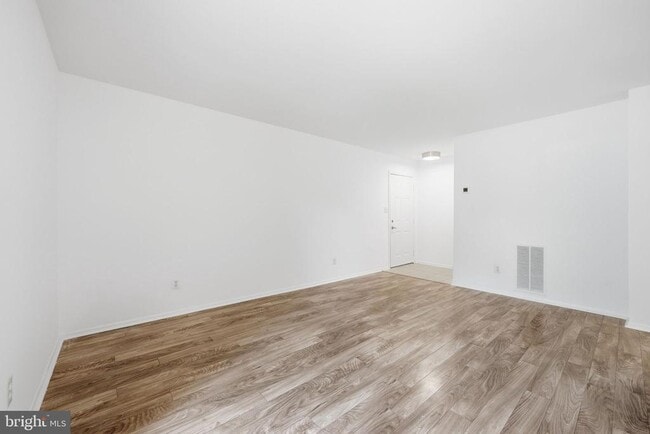 Foto del edificio - 1703 Ascot Way