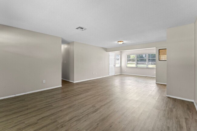 Building Photo - 4584 Kirkland Blvd