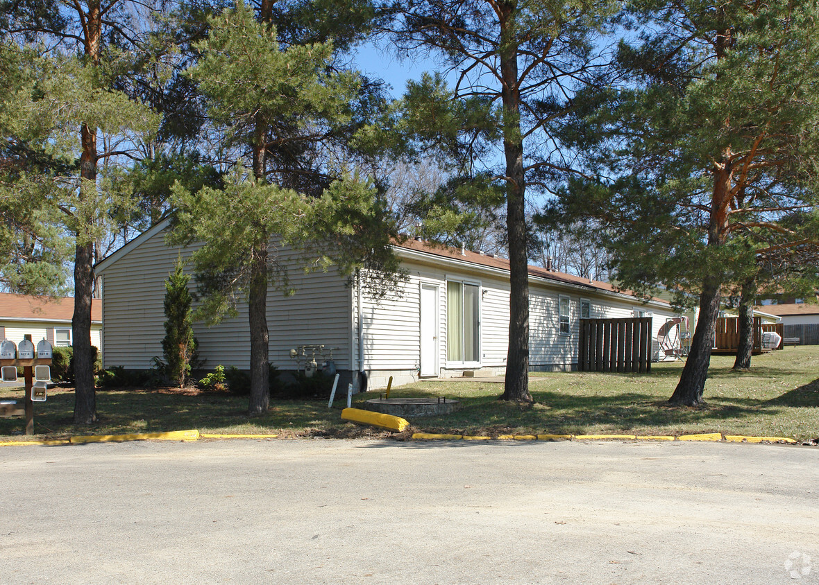 Building Photo - 621-627 Debra Pl