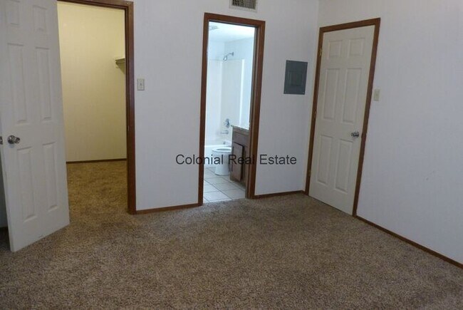 Foto del edificio - Cozy 1 Bedroom 1 bathroom Apartment. Central heat and air throughout, granite countertops, and up...