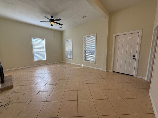 Building Photo - Pensacola - East Hill- 3 bedroom, 2 bathroom