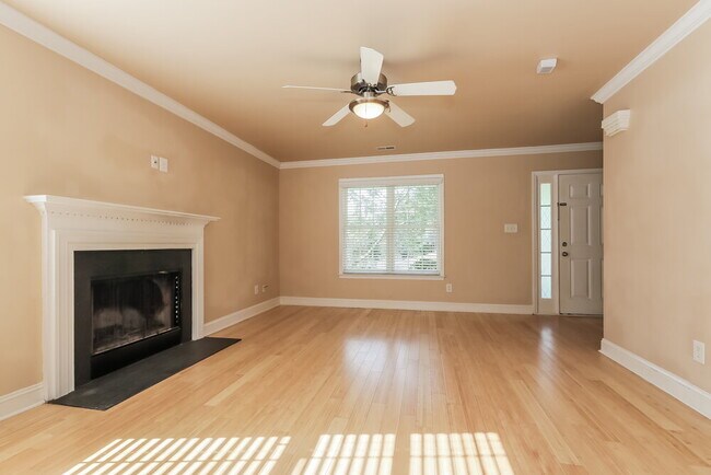 Foto del edificio - 8000 Poplar Grove Cir