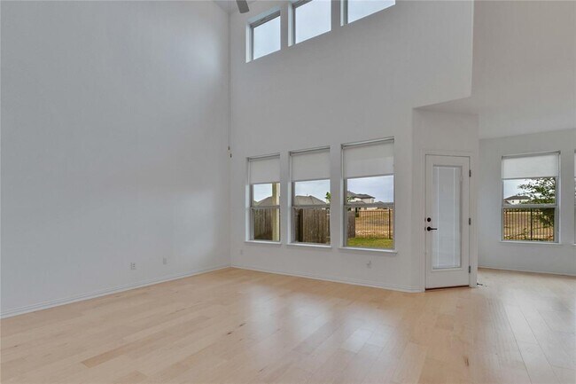 Foto del edificio - 18104 Clairess Ln
