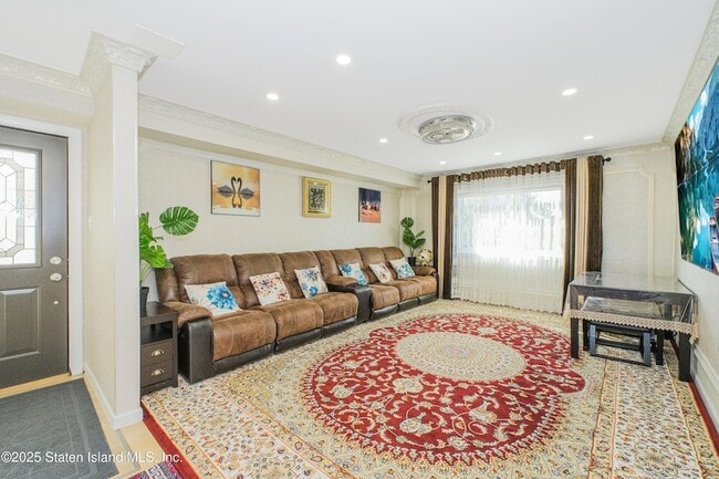 Foto del edificio - 453 Dongan Hills Ave