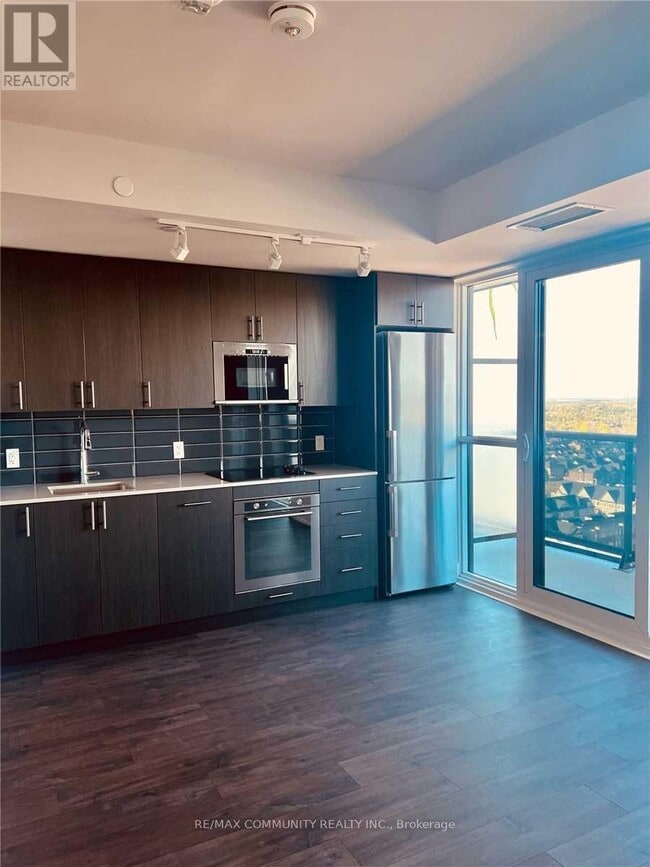 Building Photo - 2550 Simcoe St N