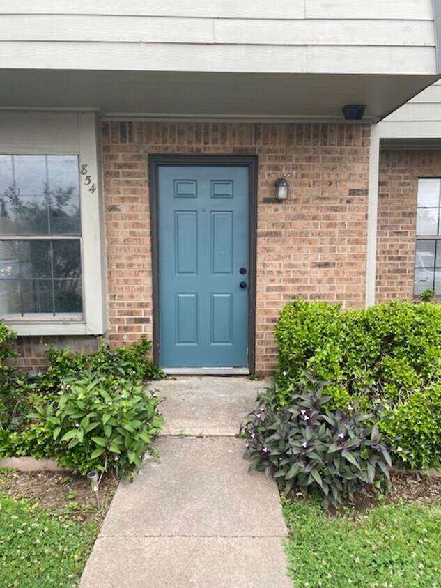 Foto principal - 2 BEDROOM CONDO BY UNT