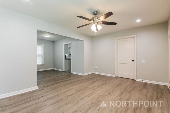 Foto del edificio - 2118 Norwood Dr