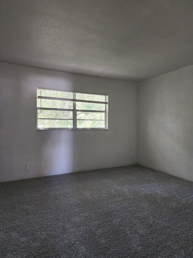 Building Photo - 1 Bedroom / 1 Bathroom Apartment Home  ** SPECIAL **