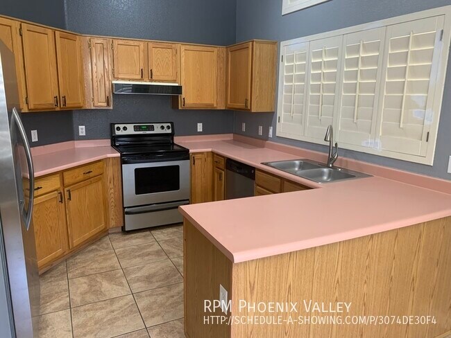 Building Photo - 3 Bed/2 Bath Single Story N. Phx Home Read...