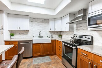 Building Photo - 7830 E Camelback Rd
