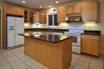 Building Photo - 27 Sullivan Ave