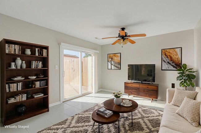 Building Photo - 3BR/1.5BA Thoroughgood End Unit Townhouse with Style, Convenience, and Carefree Living!