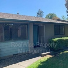 Building Photo - 247 SW Rogue River Ave
