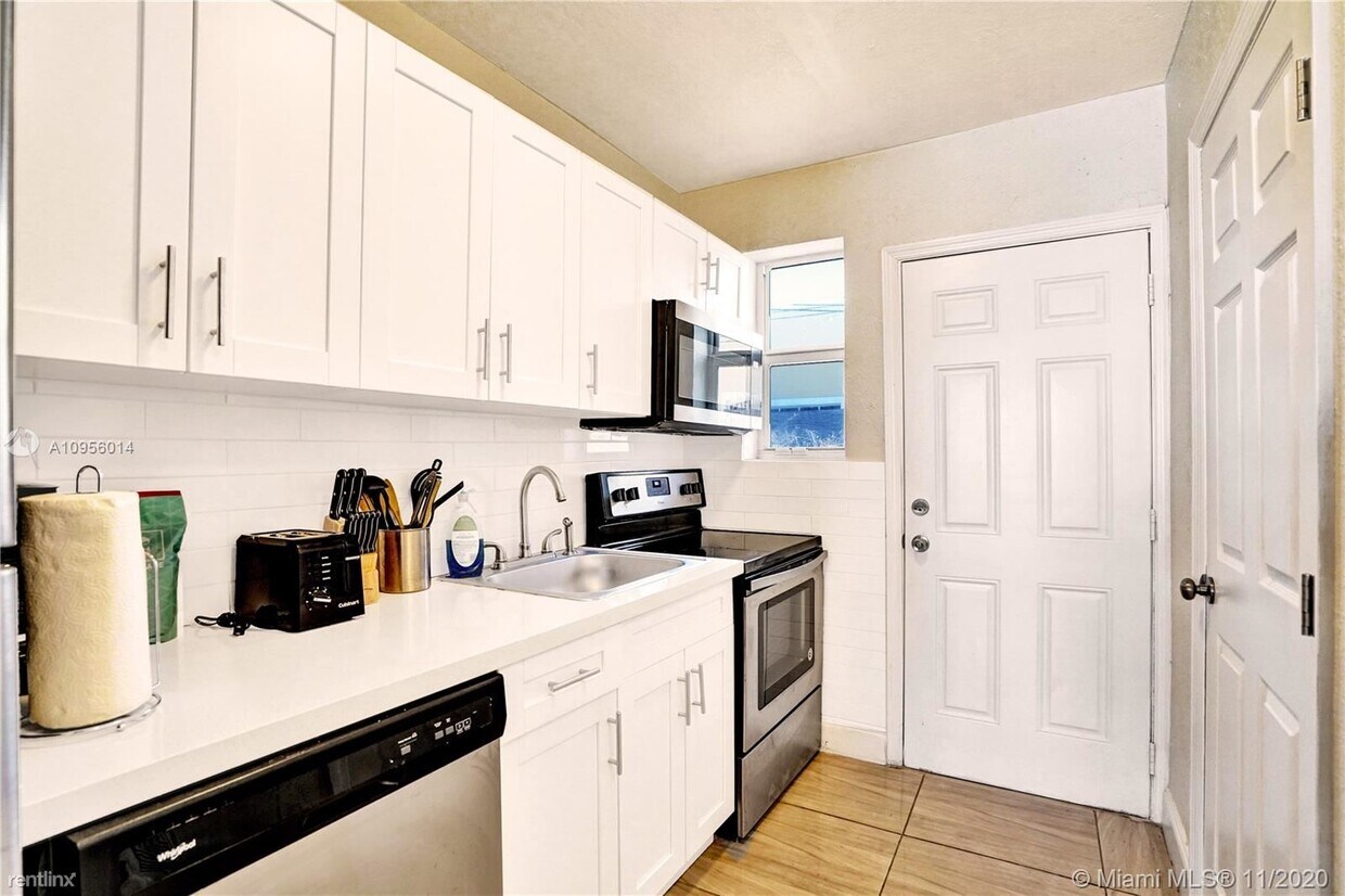 Primary Photo - 2 br, 1 bath House - 23 NW 41st St
