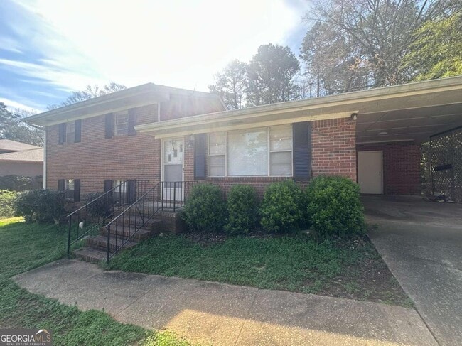 Building Photo - 1009 Pinecrest Dr