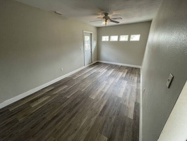 Foto del edificio - 7008 Aspen Ave
